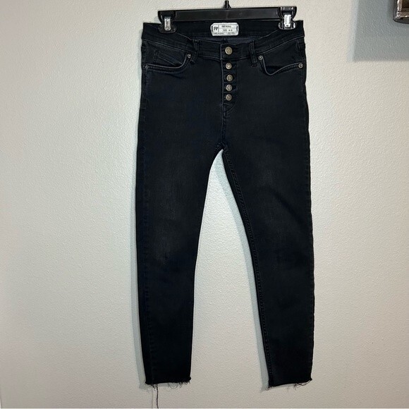 Free People Reagan button fly raw hem cropped skinny mid rise jeans size 28 - Picture 2 of 8